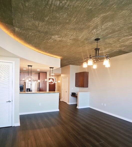Building Photo - 3324 Peachtree Rd
