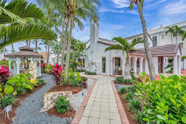 Building Photo - 2500 Hibiscus Pl