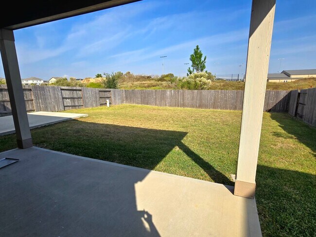 Building Photo - 25250 Laird Knoll St