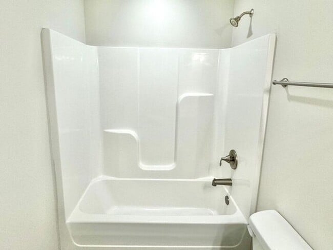 Building Photo - Move In Special! Now Leasing a 4-bedroom 3 bath home in Somerville.