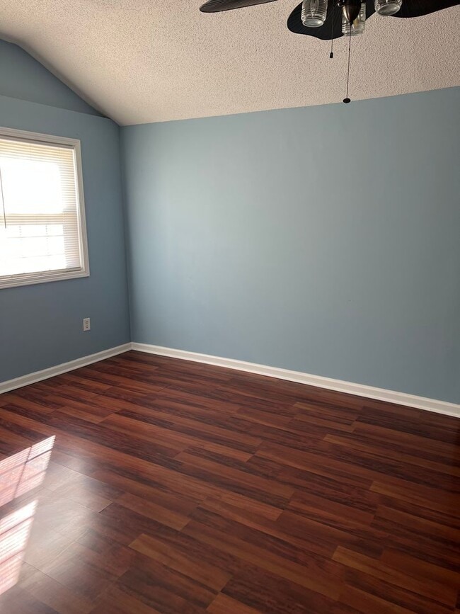 Building Photo - 1 Bedroom Apartment For Rent