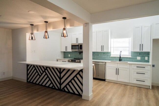 Building Photo - 1402 Bayou Shore Dr