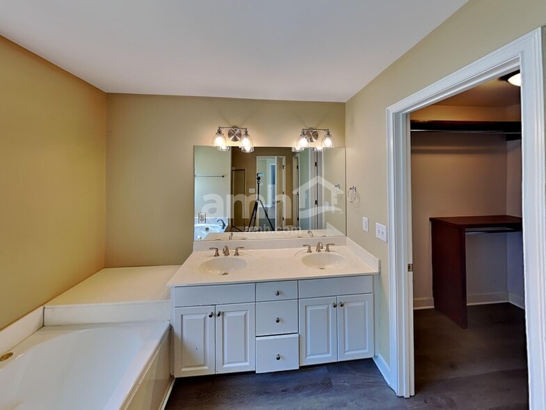 Building Photo - 1423 Shoreside Dr
