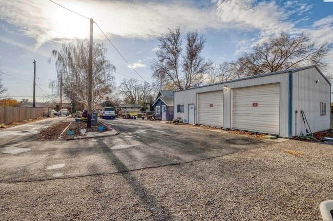 Building Photo - 2.24 Acres in Kennewick