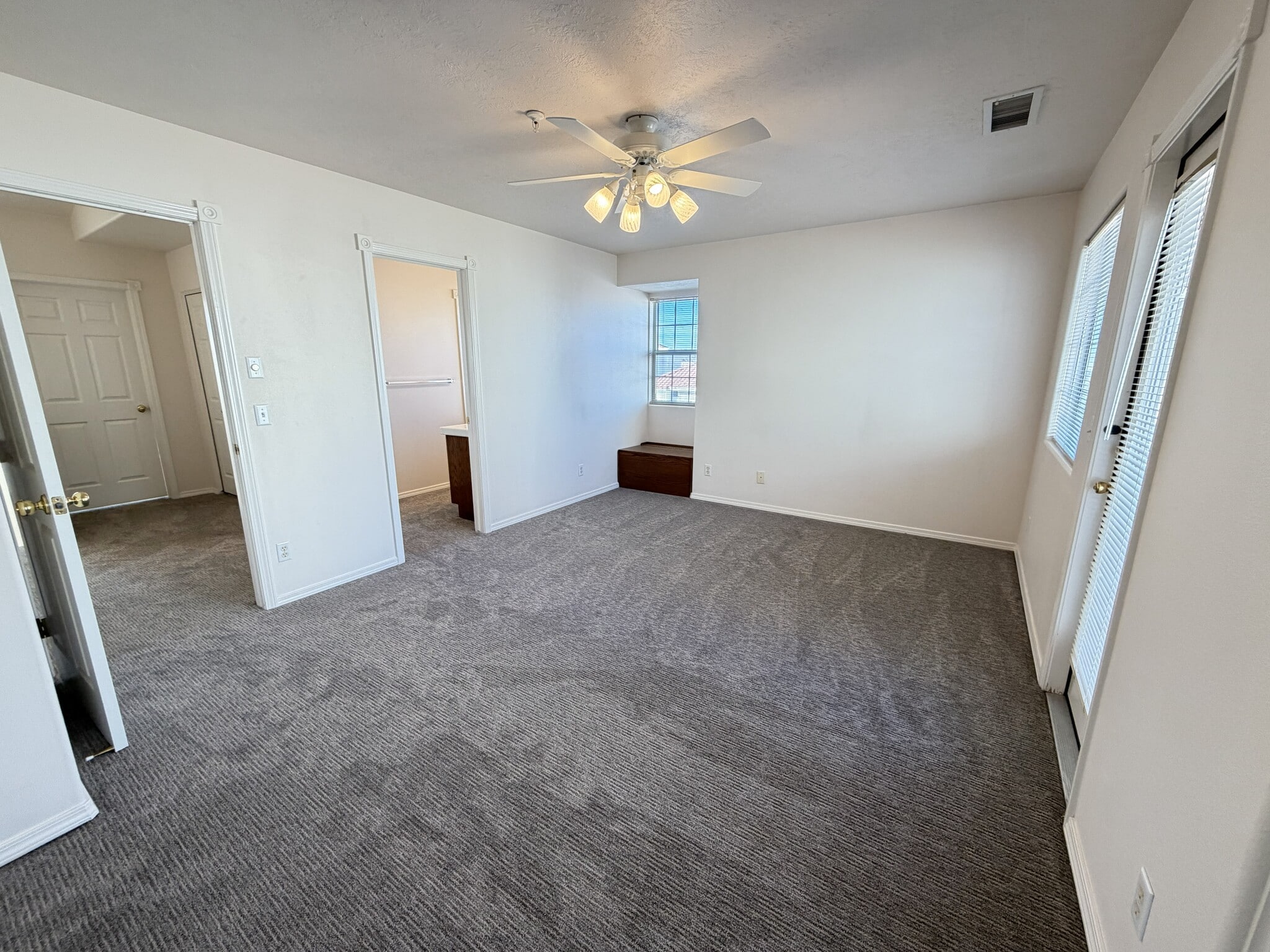 Building Photo - 1200 Glen Canyon Dr