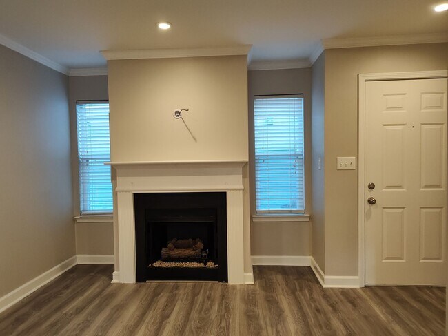 Building Photo - Move-in ready condo in Located in Fourth W...