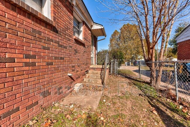 Building Photo - 432 Babb Dr