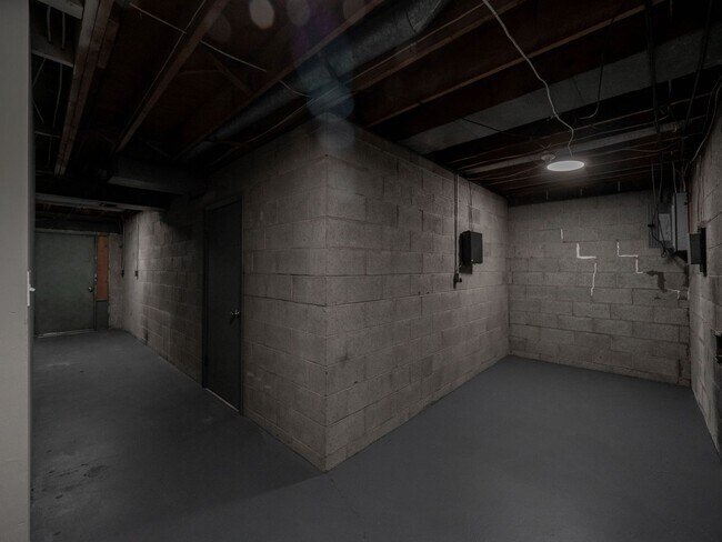 Building Photo - TRENT 547