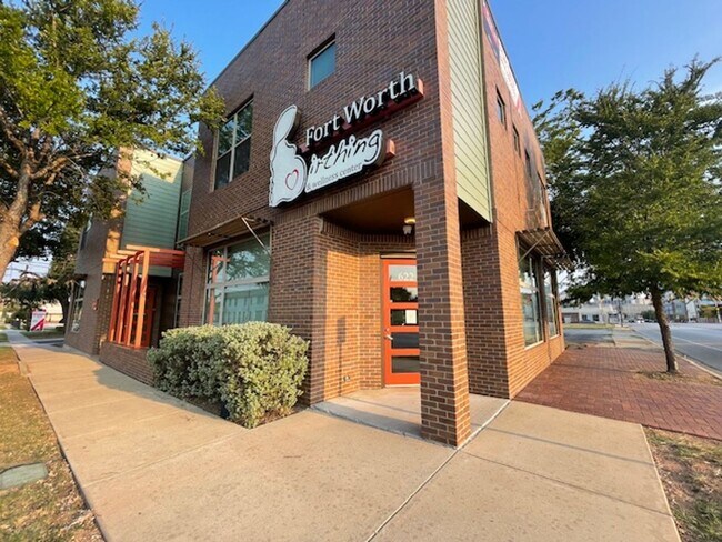 Building Photo - 622 Hemphill St