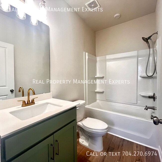 Building Photo - 3162 Hutton Gdns Ln