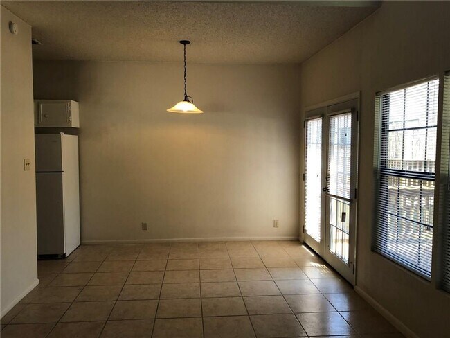 Building Photo - 7107 Silver Dale Dr