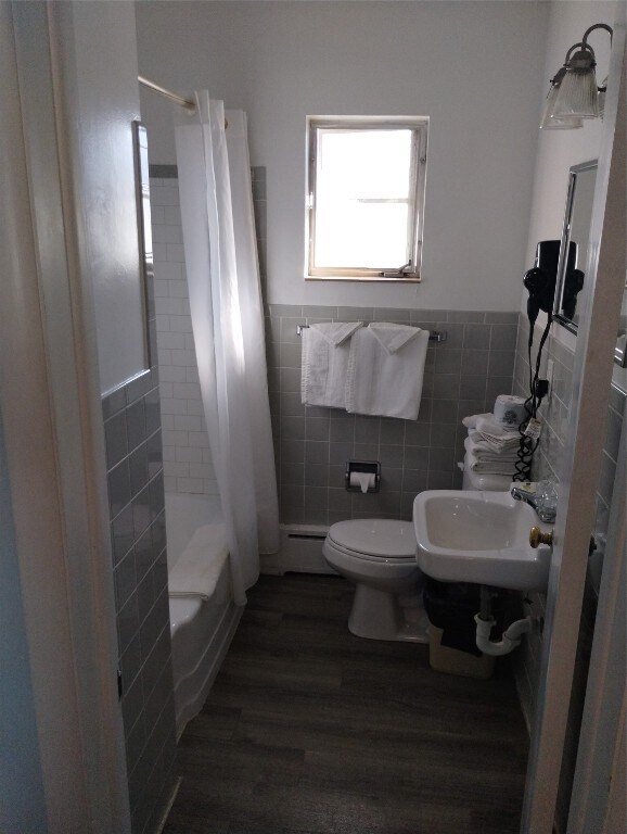 Building Photo - 3107 W Lake Rd