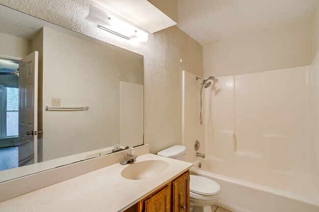 Building Photo - One side of 2 story duplex available-  3 b...