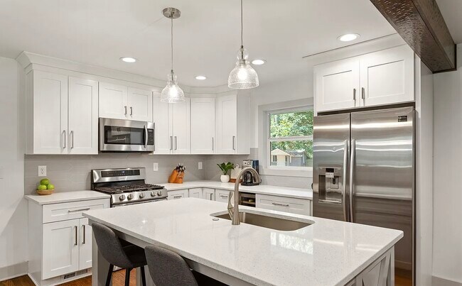 Building Photo - 2129 Kensington Gates Dr NW