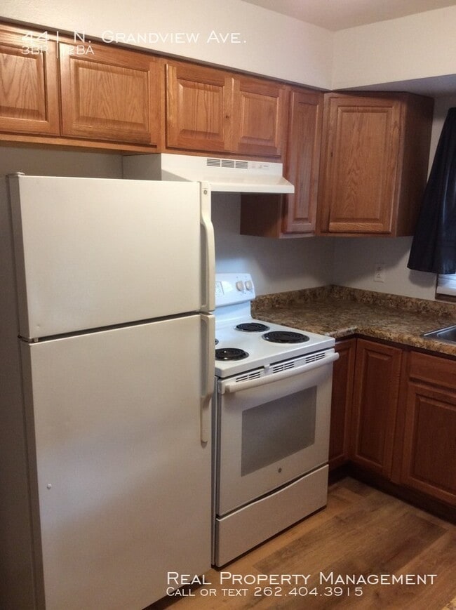 Building Photo - 3 Bedroom 1.5 Bathroom Updated Side by Side!