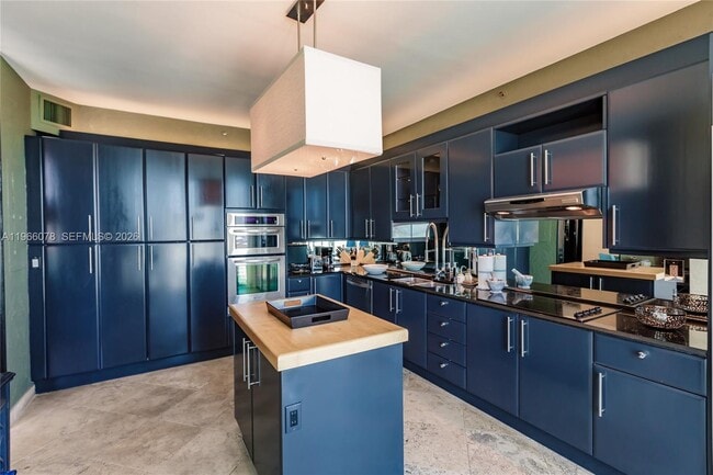 Building Photo - 300 South Pointe Dr