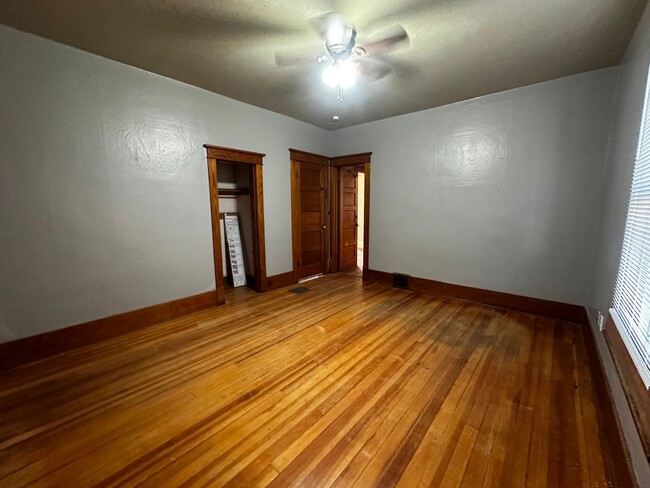 Building Photo - 5 Bed Newly Remodeled Home - PRE-LEASING F...