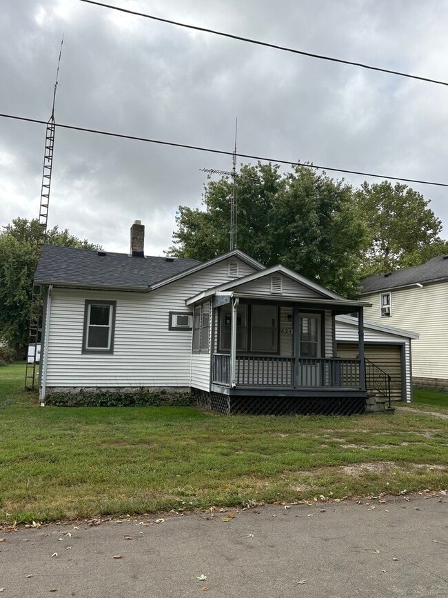 Primary Photo - 621 W Winthrop St