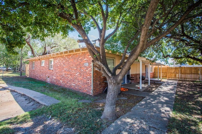 Building Photo - Comfy 2 bed 1 bath home!