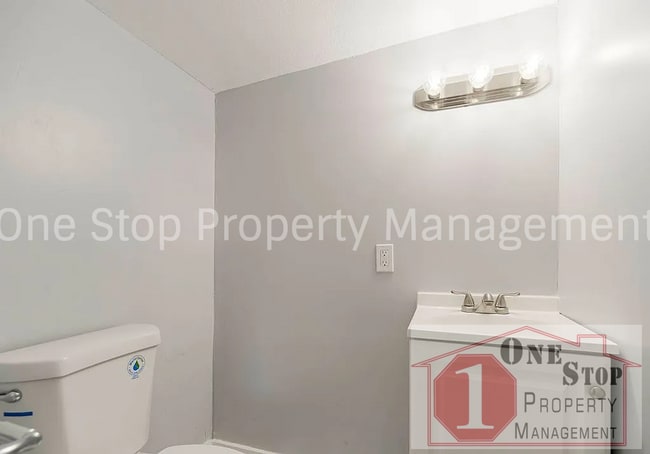 Building Photo - Charming 4-bedroom, 2-bath in Kansas City