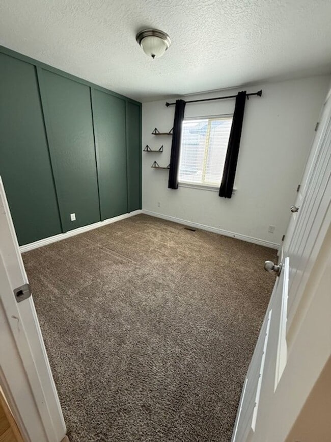 Building Photo - 3 Bedroom Eagle Mountain Home