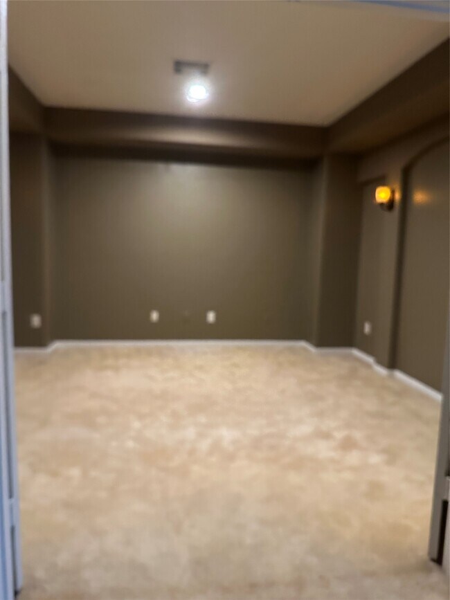 Building Photo - 13915 Sawmill Run Ln