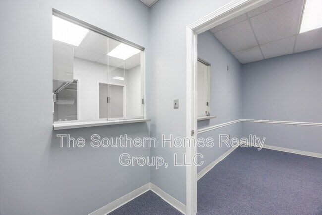 Building Photo - 305 Grady Rd