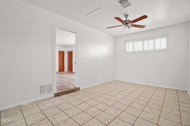 Building Photo - 9532 Waverly Dr