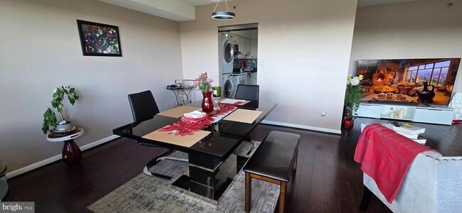 Building Photo - 3709 S George Mason Dr