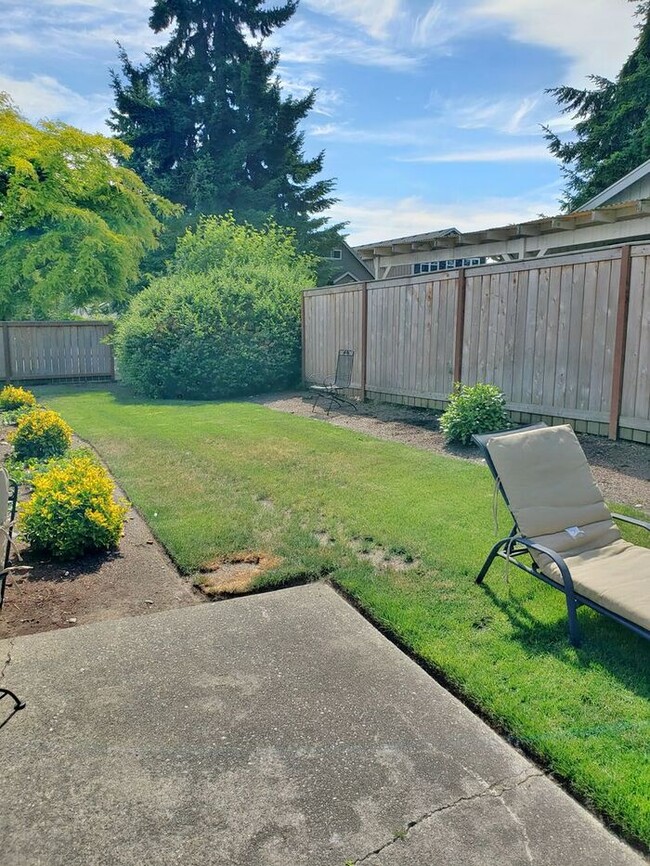 Building Photo - Immaculate N Tacoma 3bdr 2bath with full s...