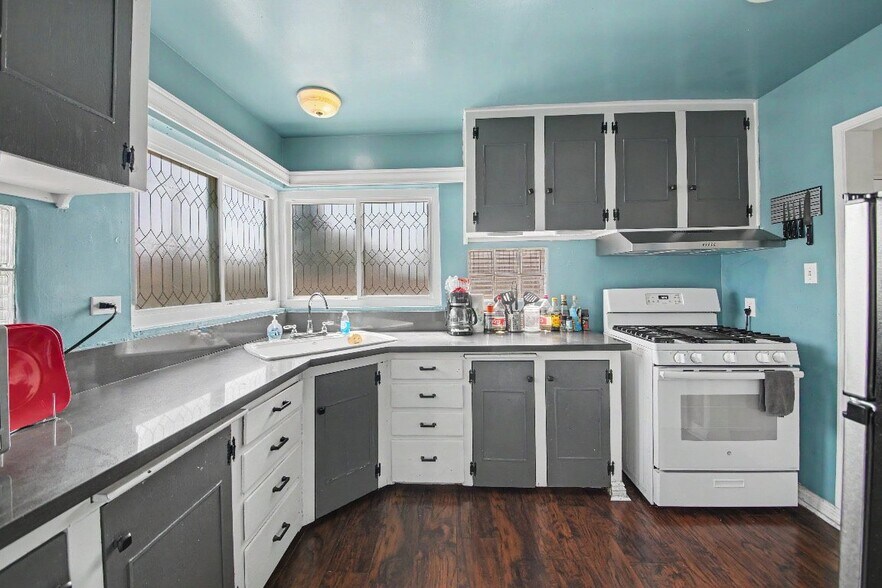 Building Photo - 445/2 E Alisal St