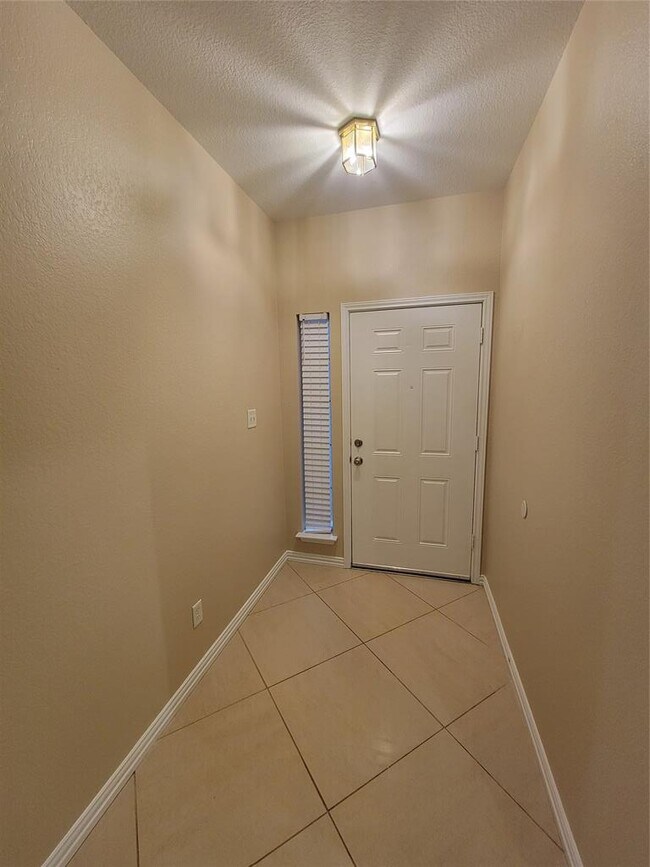 Building Photo - 3307 St Genevieve Dr