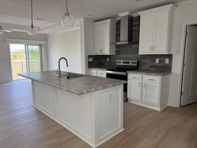 Building Photo - 3808 Sunset Dr