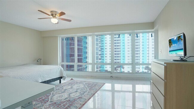 Building Photo - 4100 Galt Ocean Dr