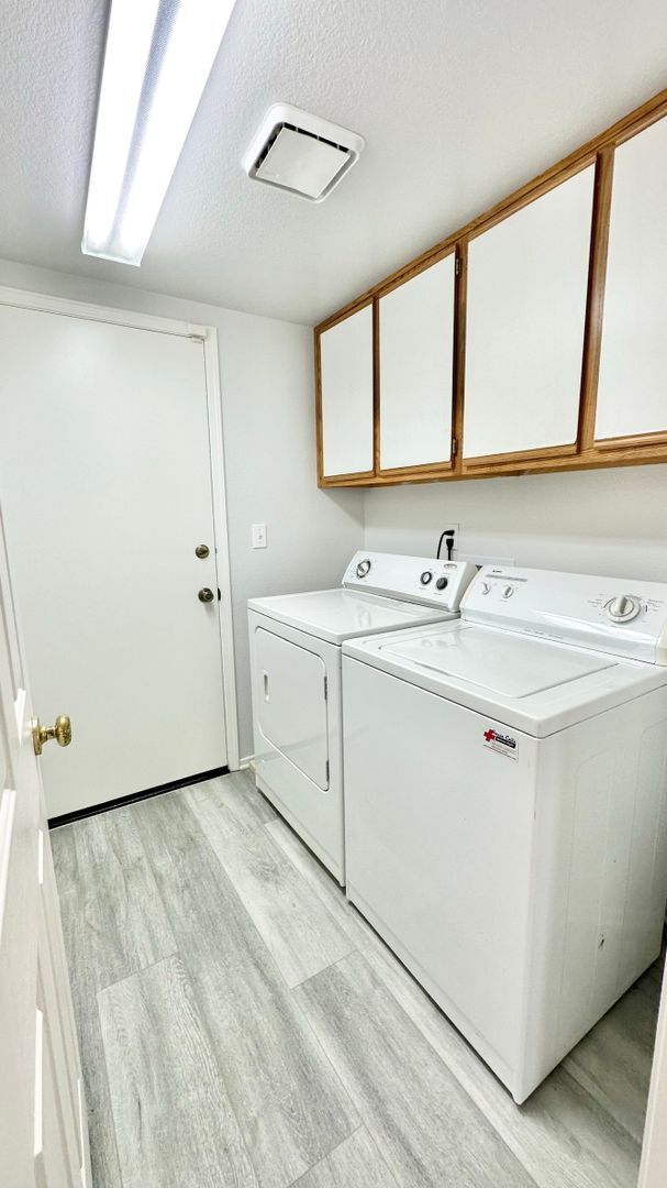 Building Photo - Awesome Two-Story Home, Recently & Freshly Updated, just minutes to downtown Fallbrook!