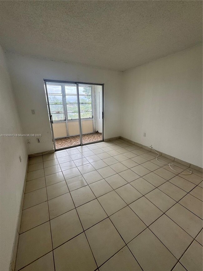 Building Photo - 20120 NE 2nd Ave