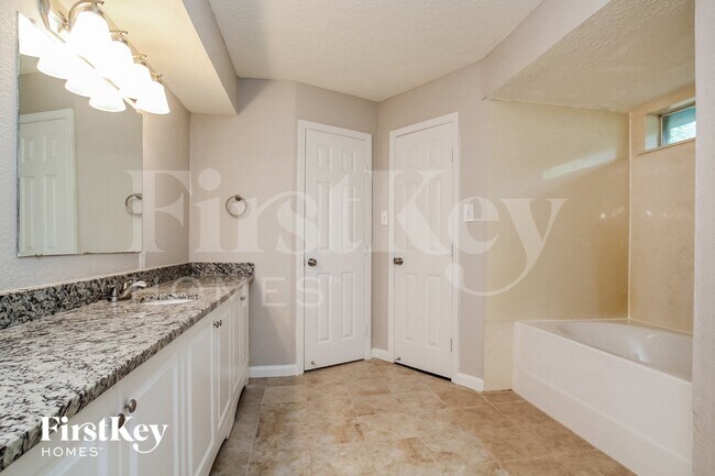 Building Photo - 24106 Creekview Dr