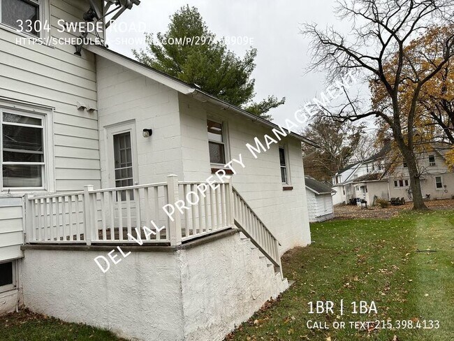 Building Photo - Newly Renovated 1-Bedroom Rear Apartment F...