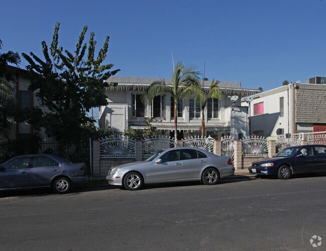 Building Photo - 1611 N Harvar