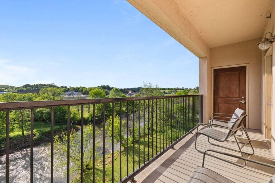 Building Photo - 1410 Hurley Dr