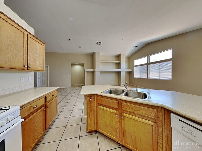 Building Photo - 2132 Meadow Green Ave