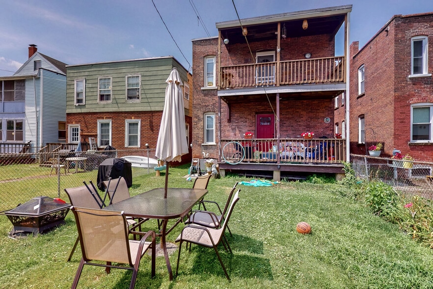 Building Photo - 176 Paine St
