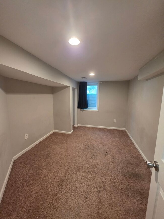 Building Photo - 454 Kling St