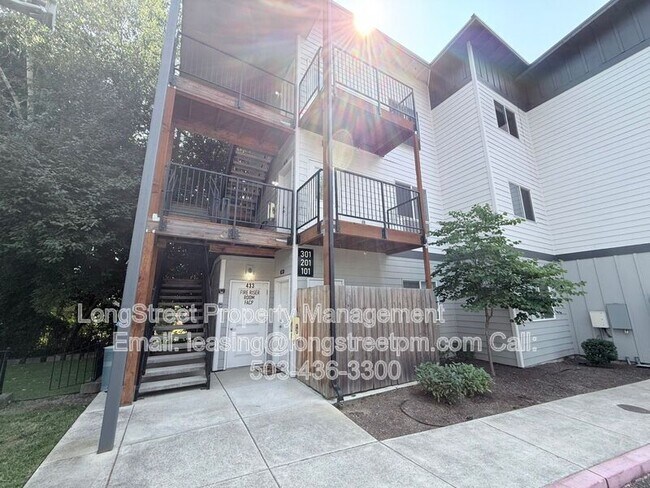 Building Photo - 433 Chemawa Rd N