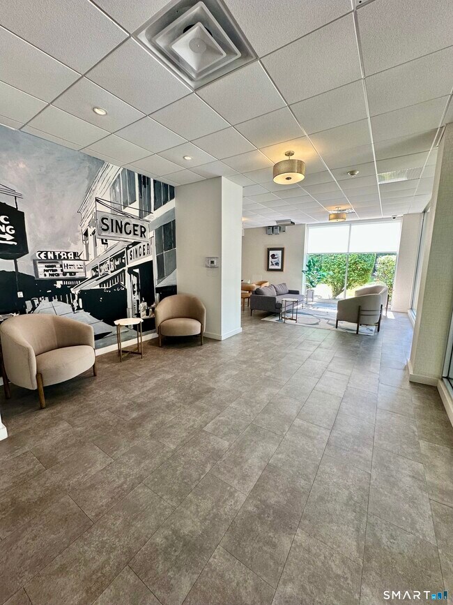 Building Photo - 887 Farmington Ave