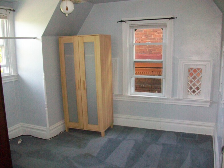 Bedroom - 600 S Dallas Ave