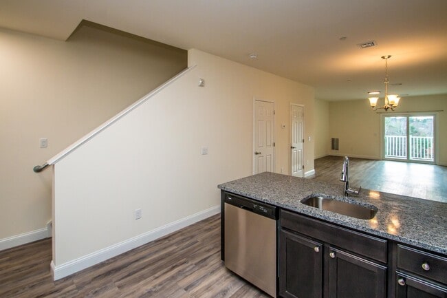 Building Photo - 30 Alpine Place Dr