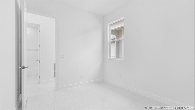 Building Photo - 5078 Lido Key Ln