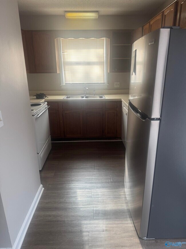 Building Photo - 4500 Bonnell Dr NW