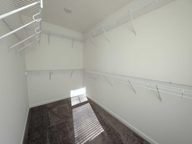 Building Photo - 8210 Daylily Dr